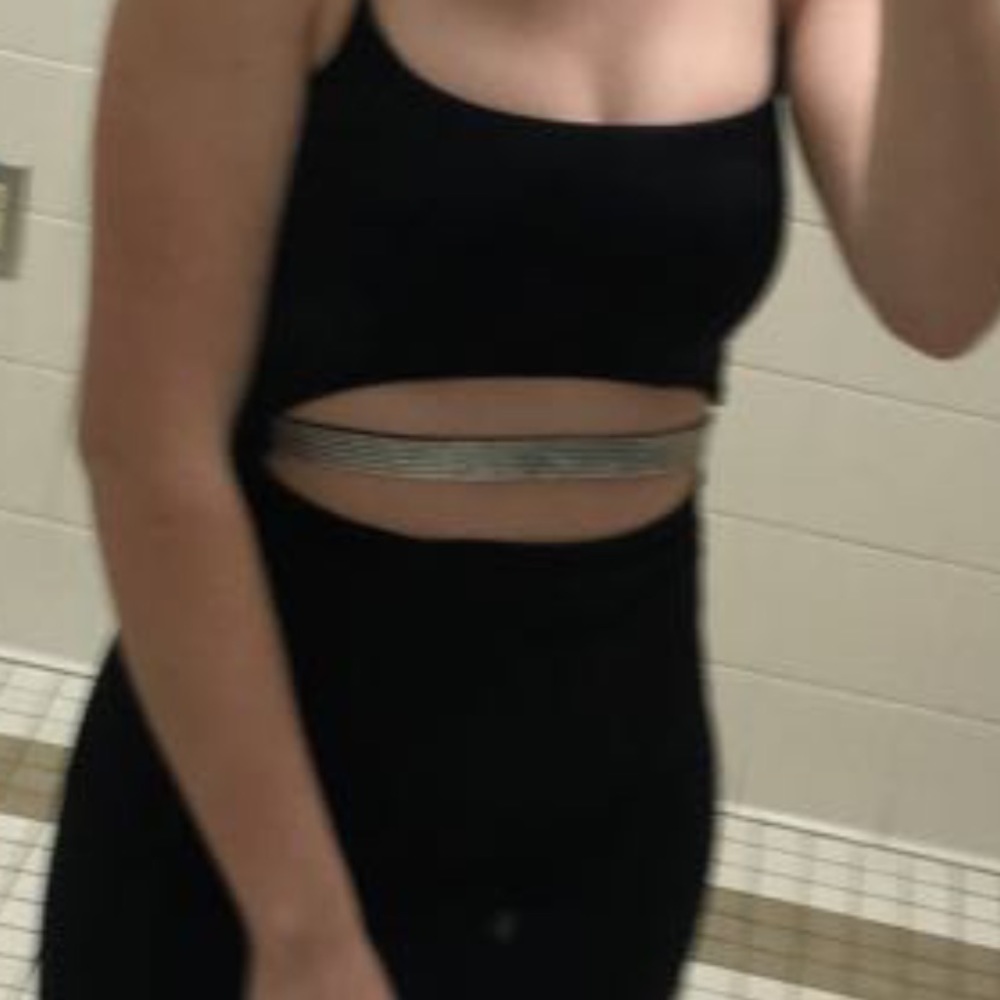 Worn once- It is a short dress, has a slit on right above the stomach.Size:Small